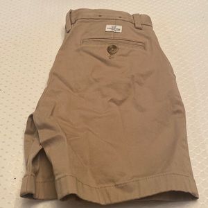 Vineyard Vines boys khaki shorts 6